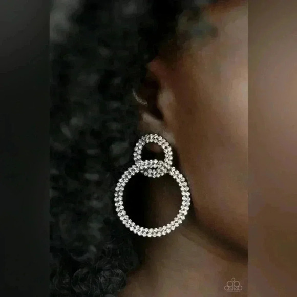 paparazzi Jewelry - Rhinestone Earrings